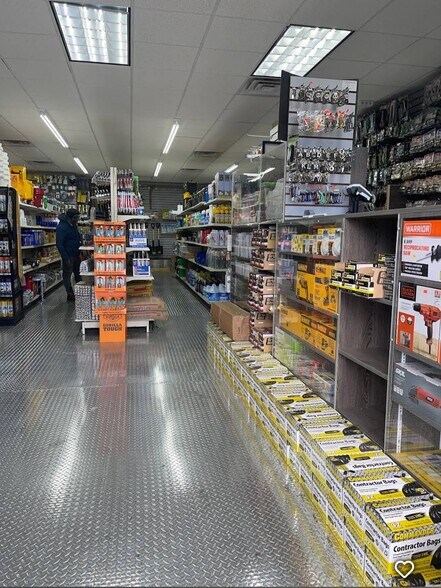 19921 Linden Blvd, Saint Albans, NY à louer - Photo intérieure - Image 2 de 3