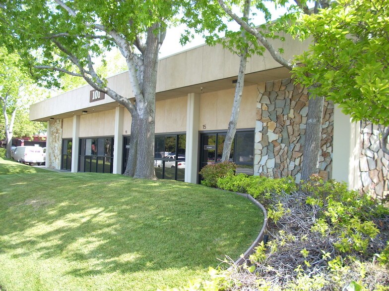 101 Industrial Rd, Belmont, CA à louer - Photo du bâtiment - Image 3 de 17