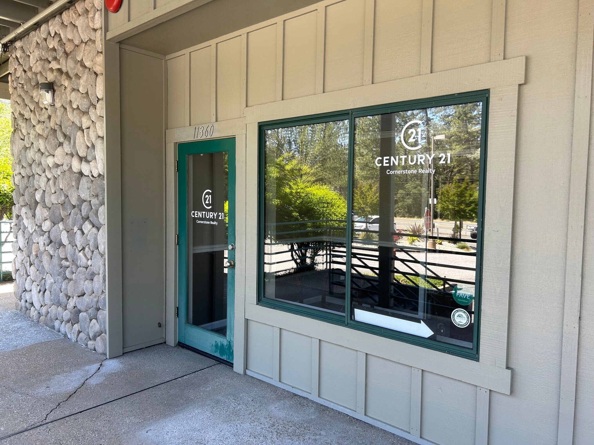 11354-11406 Pleasant Valley Rd, Penn Valley, CA for lease Building Photo- Image 1 of 13