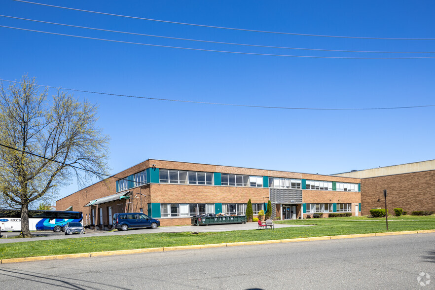 299 Murray Hill Pky, East Rutherford, NJ for lease - Primary Photo - Image 1 of 8