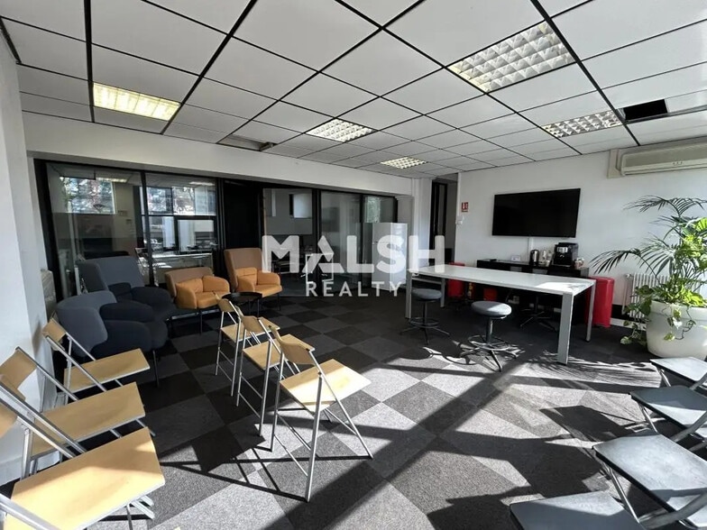 Office in Lyon for lease - Interior Photo - Image 3 of 8