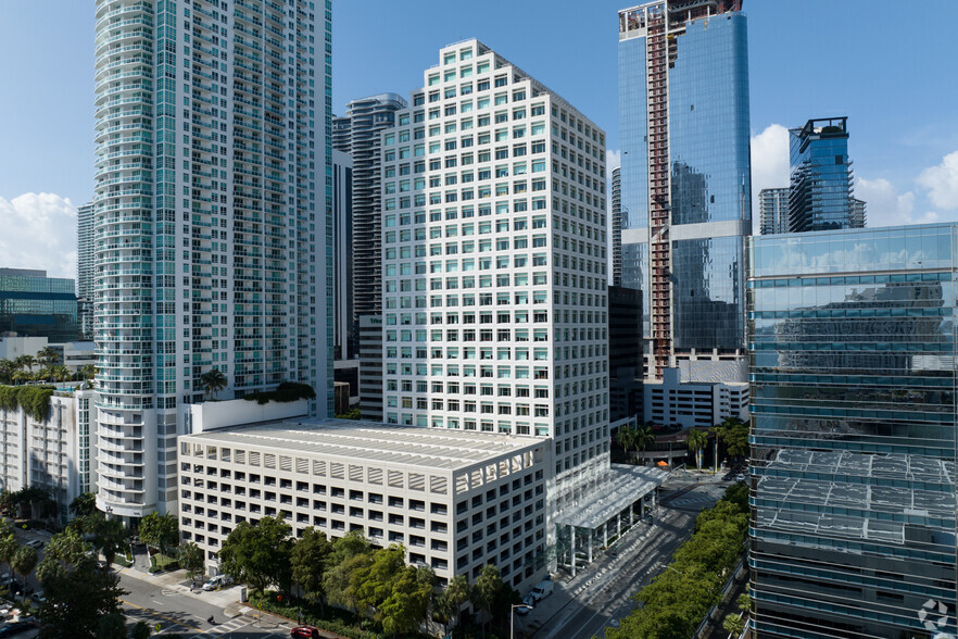 801 Brickell Ave, Miami, FL à louer - Photo du bâtiment - Image 2 de 7