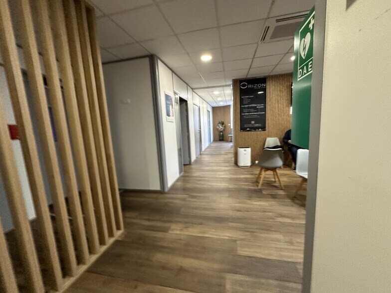 Office in Chasse-sur-Rhône for lease - Interior Photo - Image 1 of 7
