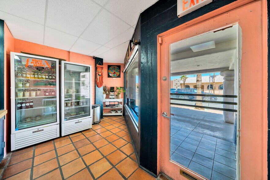 73489 29 Palms Hwy, Twentynine Palms, CA à vendre - Photo du bâtiment - Image 3 de 35