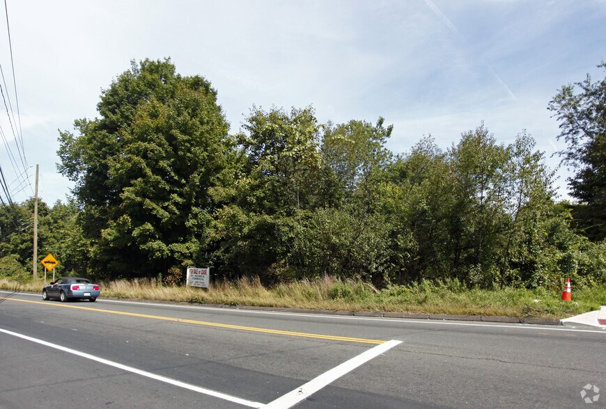 321 S Main St, Newtown, CT à vendre - Photo du bâtiment - Image 3 de 6