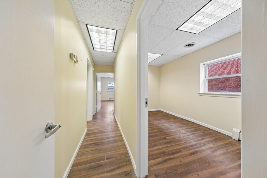 175 Cedar Ln, Teaneck, NJ à louer - Photo intérieure - Image 2 de 33