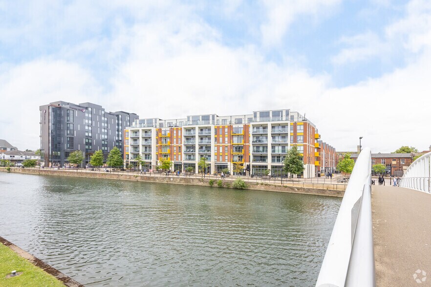 Riverside North, Bedford à vendre - Photo du bâtiment - Image 2 de 4