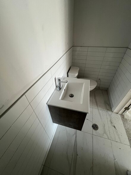 349-359 Ch De La Grande-Cote, Boisbriand, QC for lease - Interior Photo - Image 3 of 10