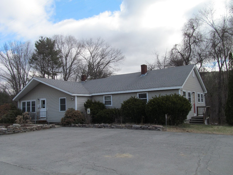 443 Old Claremont Rd, Charlestown, NH à vendre - Photo principale - Image 1 de 1