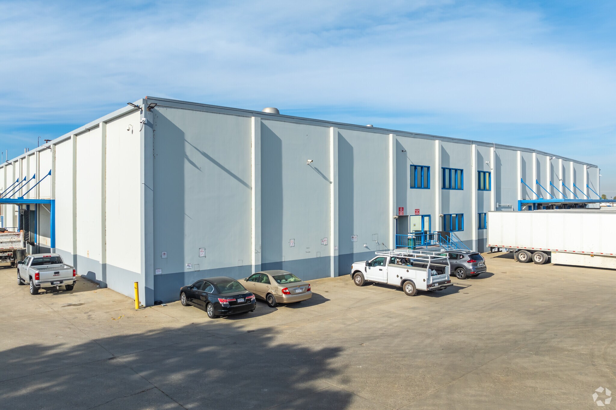 1111 Navy Dr, Stockton, CA à louer Photo du bâtiment- Image 1 de 9