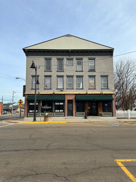 102 E Railroad St, Lena, IL à vendre - Photo du bâtiment - Image 3 de 48