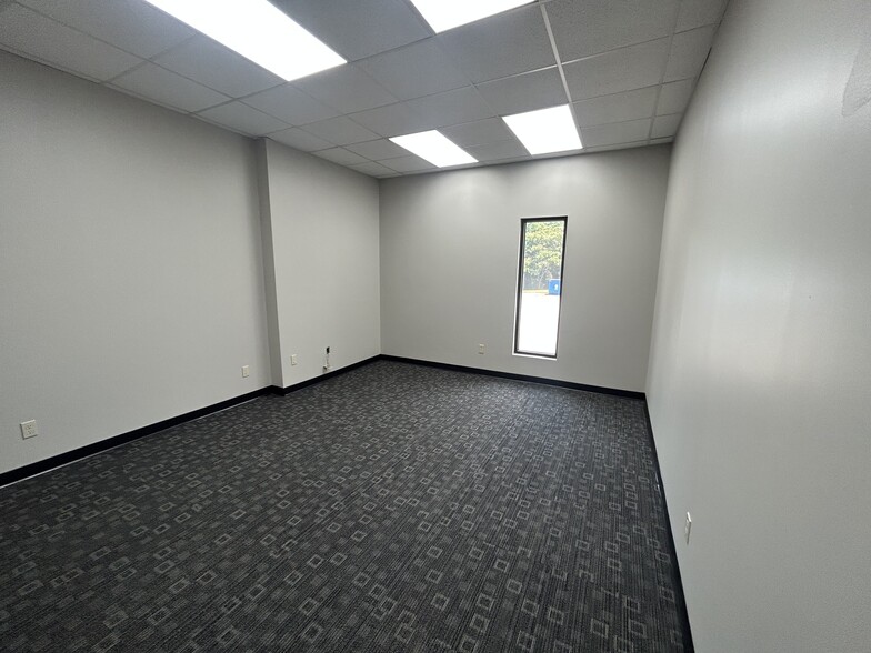 139 Interstate Park, Spartanburg, SC for lease - Interior Photo - Image 2 of 5