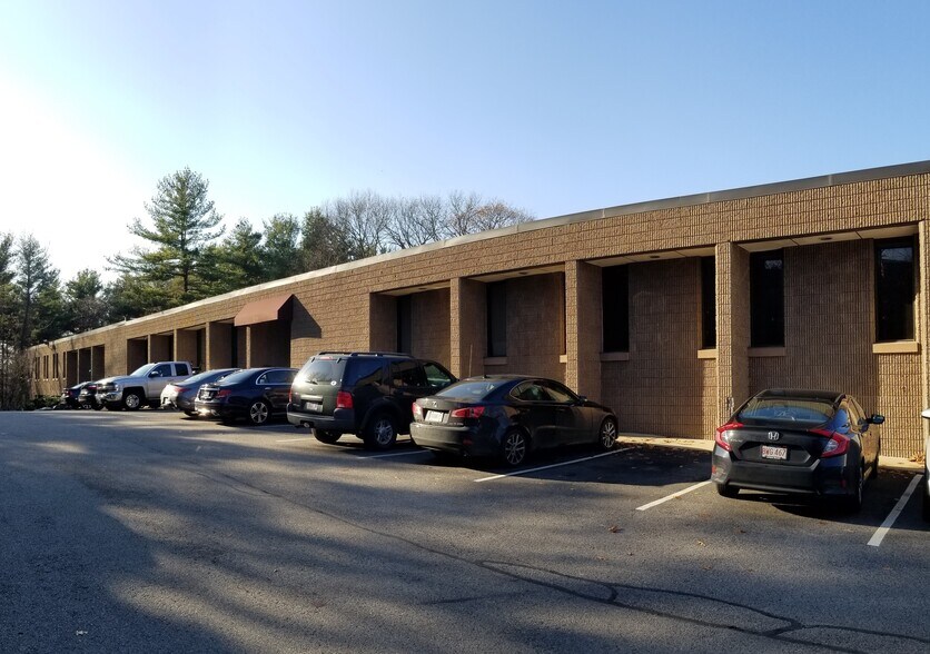 318-320 Bear Hill Rd, Waltham, MA for lease - Building Photo - Image 1 of 3