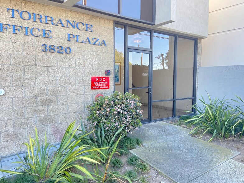 3820 Del Amo Blvd, Torrance, CA à louer - Photo du bâtiment - Image 2 de 14