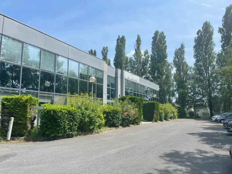 Flex dans Tremblay-en-France à louer - Photo du bâtiment - Image 3 de 11