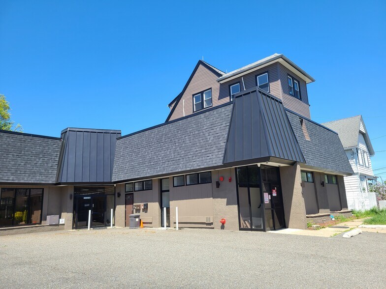 35 Pangborn Pl, Hackensack, NJ à louer - Photo du bâtiment - Image 3 de 27