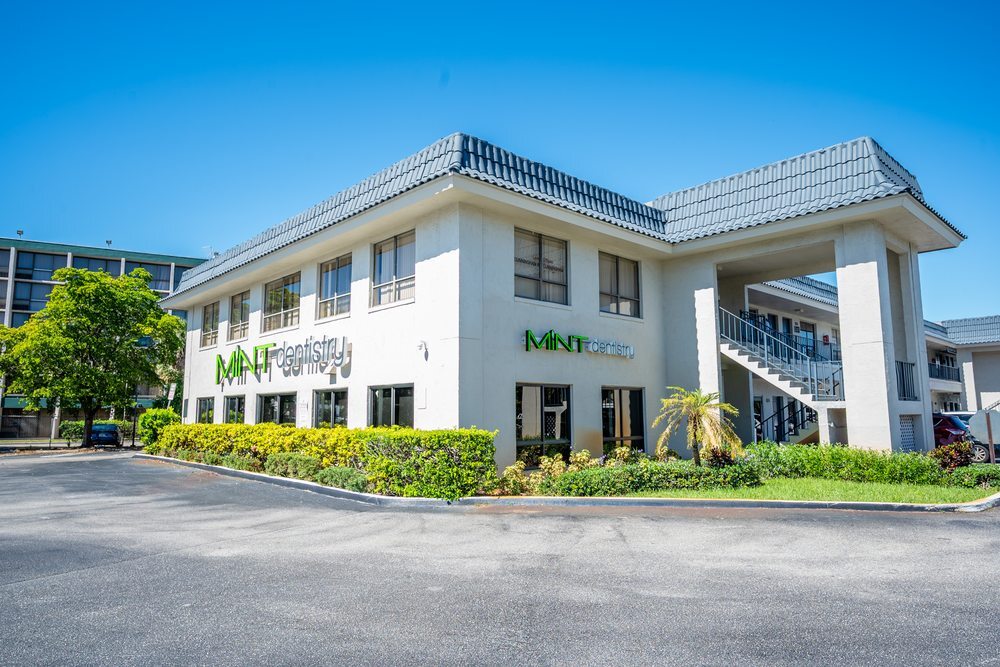 1897 Palm Beach Lakes Blvd, West Palm Beach, FL à vendre Photo du bâtiment- Image 1 de 14