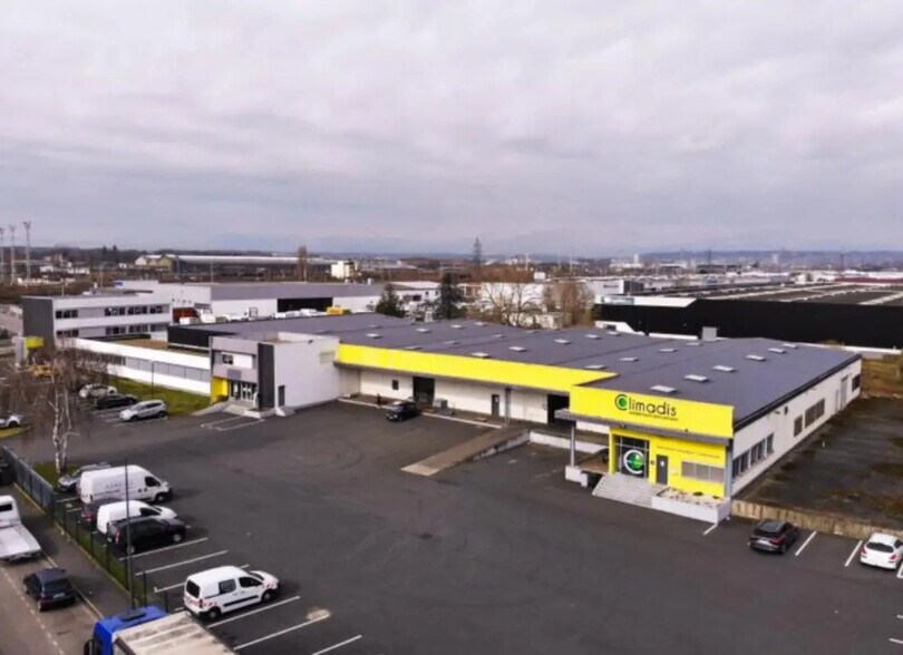 Flex in Saint-Étienne-du-Rouvray for lease - Building Photo - Image 1 of 3