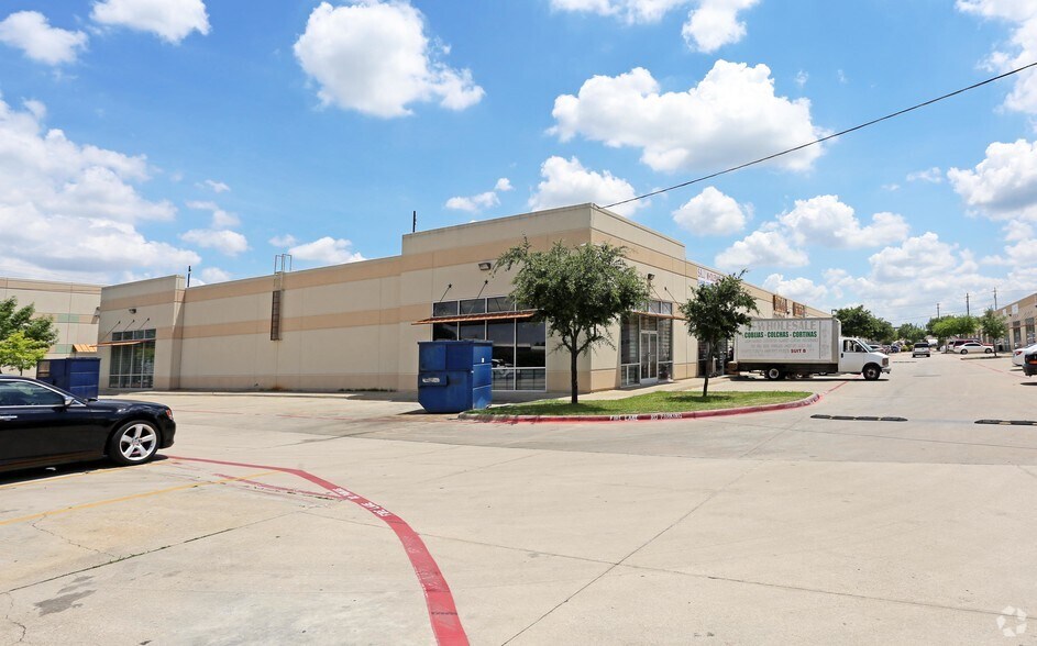 11029 Harry Hines Blvd, Dallas, TX à louer - Photo du bâtiment - Image 3 de 5