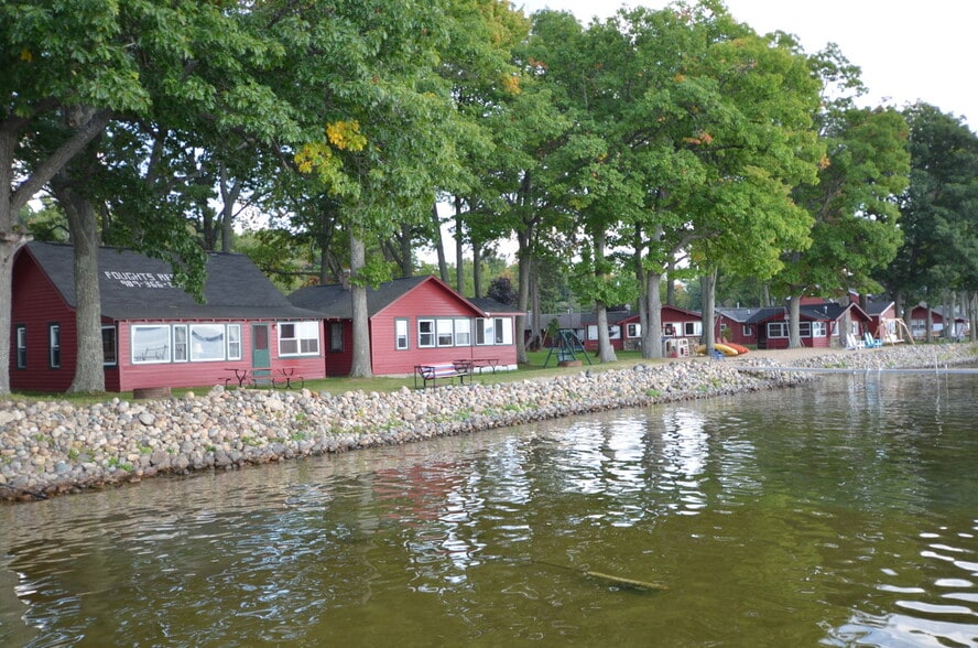 127 Oneida Dr, Houghton Lake, MI for sale - Building Photo - Image 2 of 13
