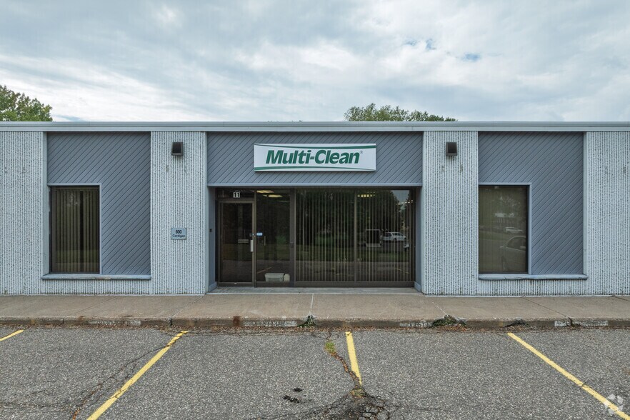 600 Cardigan Rd, Shoreview, MN à vendre - Photo du bâtiment - Image 2 de 4