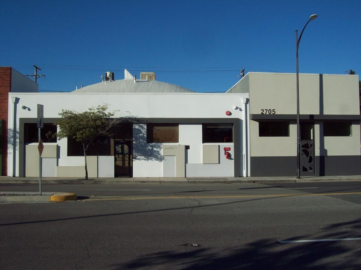 2705-2707 W Empire Ave, Burbank, CA à louer Photo du bâtiment- Image 1 de 9
