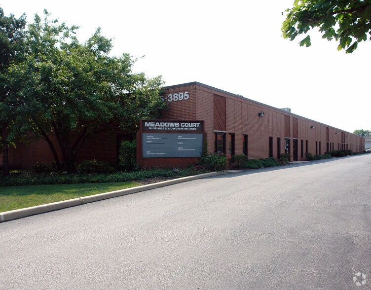 3885 Industrial Ave, Rolling Meadows, IL à louer - Photo du bâtiment - Image 1 de 15