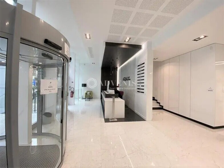 Bureau dans Boulogne-Billancourt à louer - Photo du bâtiment - Image 2 de 12