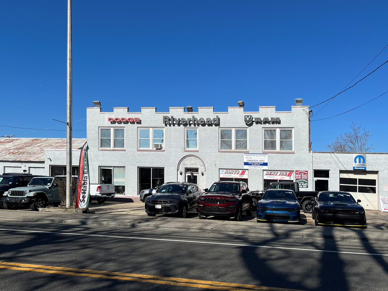 642 W Main St, Riverhead, NY for sale - Building Photo - Image 2 of 25