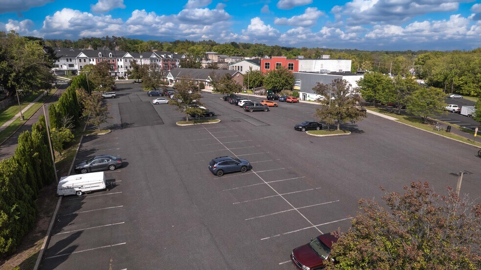 36-50 W 3rd Ave, Trappe, PA à louer - Photo du bâtiment - Image 3 de 4