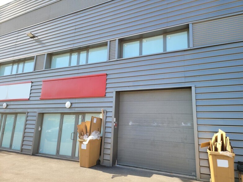 Flex dans Villeneuve-la-Garenne à louer - Photo du bâtiment - Image 2 de 9