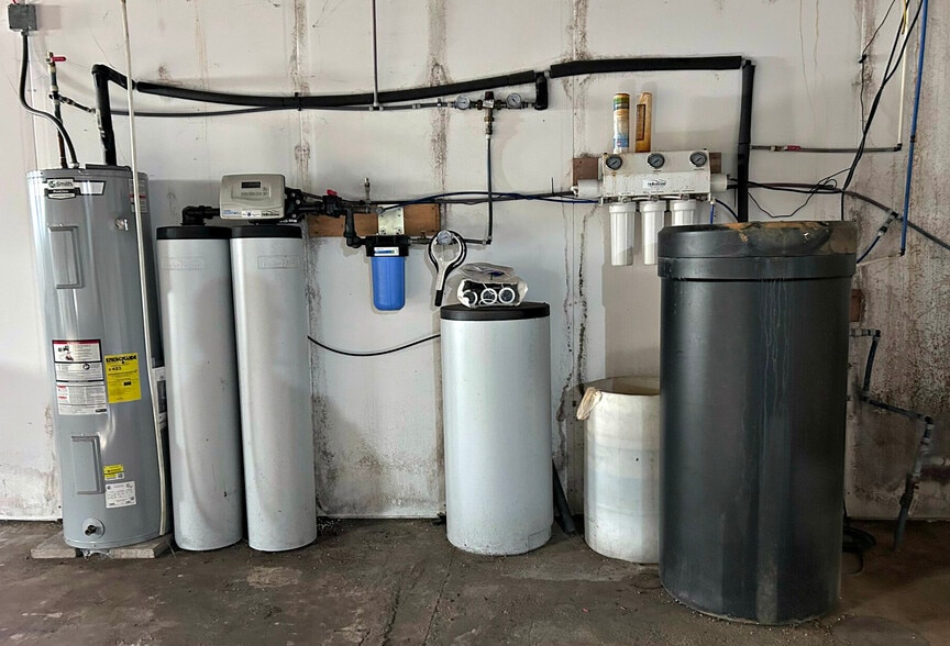 N2119 Bay de Noc Dr, Menominee, MI for sale - Building Photo - Image 3 of 14