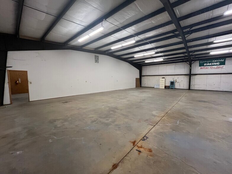 4086 N NC 16 Business Hwy, Denver, NC à louer - Photo du bâtiment - Image 2 de 9