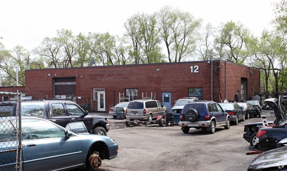 12 Kincort St, Toronto, ON for sale - Primary Photo - Image 2 of 2