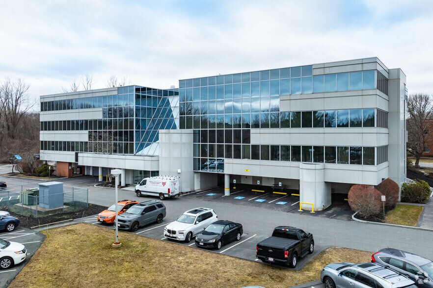 3 Edgewater Dr, Norwood, MA à louer - Photo du bâtiment - Image 2 de 5