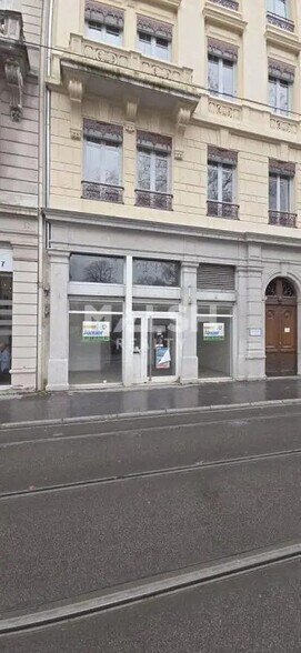 Commerce de détail dans Lyon à louer - Photo du bâtiment - Image 3 de 3