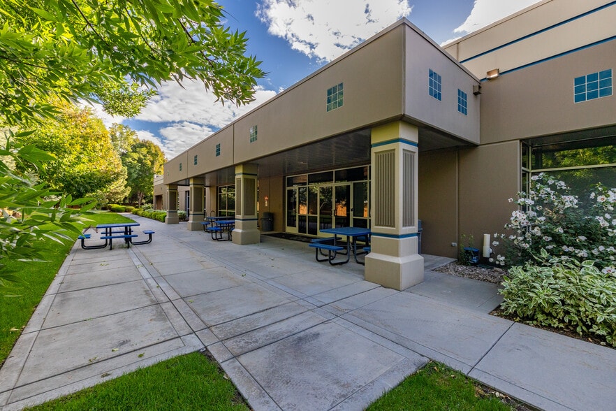 1295 S Eagle Flight Dr, Boise, ID for lease - Building Photo - Image 2 of 7