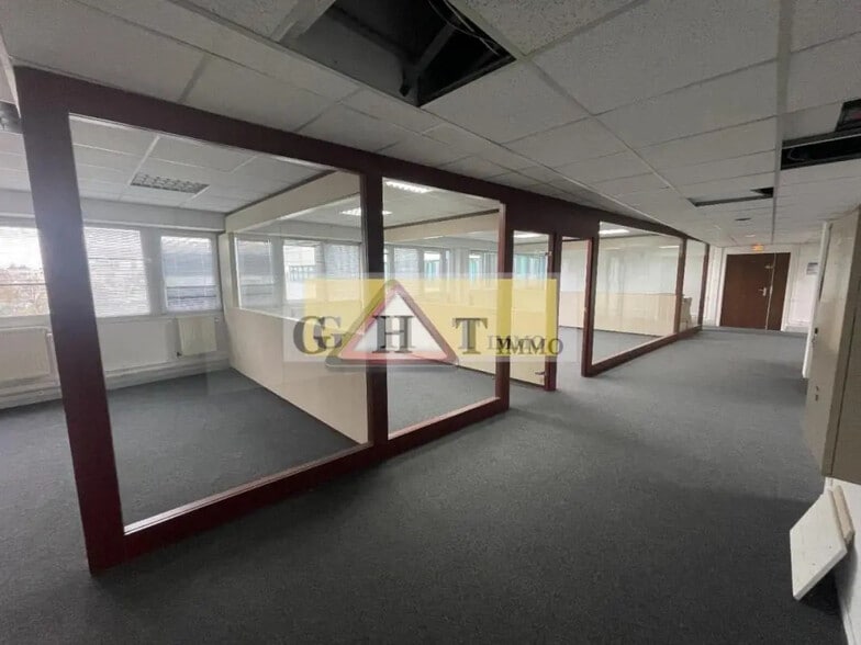 Office in Massy for lease - Interior Photo - Image 3 of 24