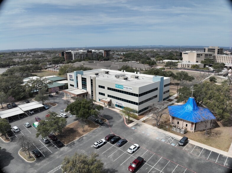5131 Medical Dr, San Antonio, TX à louer - Matterport Community - Image 2 de 37