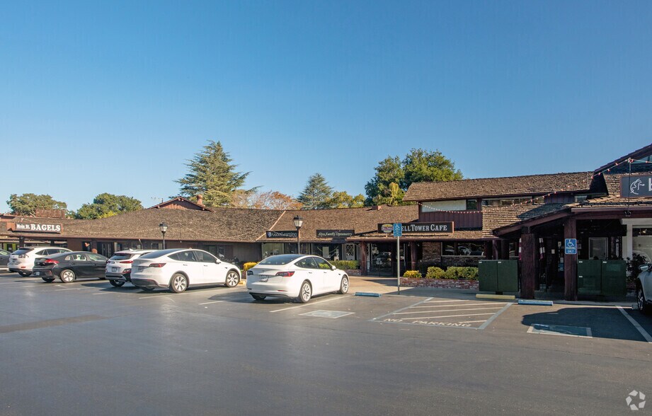 600-696 Fremont Ave, Los Altos, CA à louer - Photo du bâtiment - Image 3 de 5