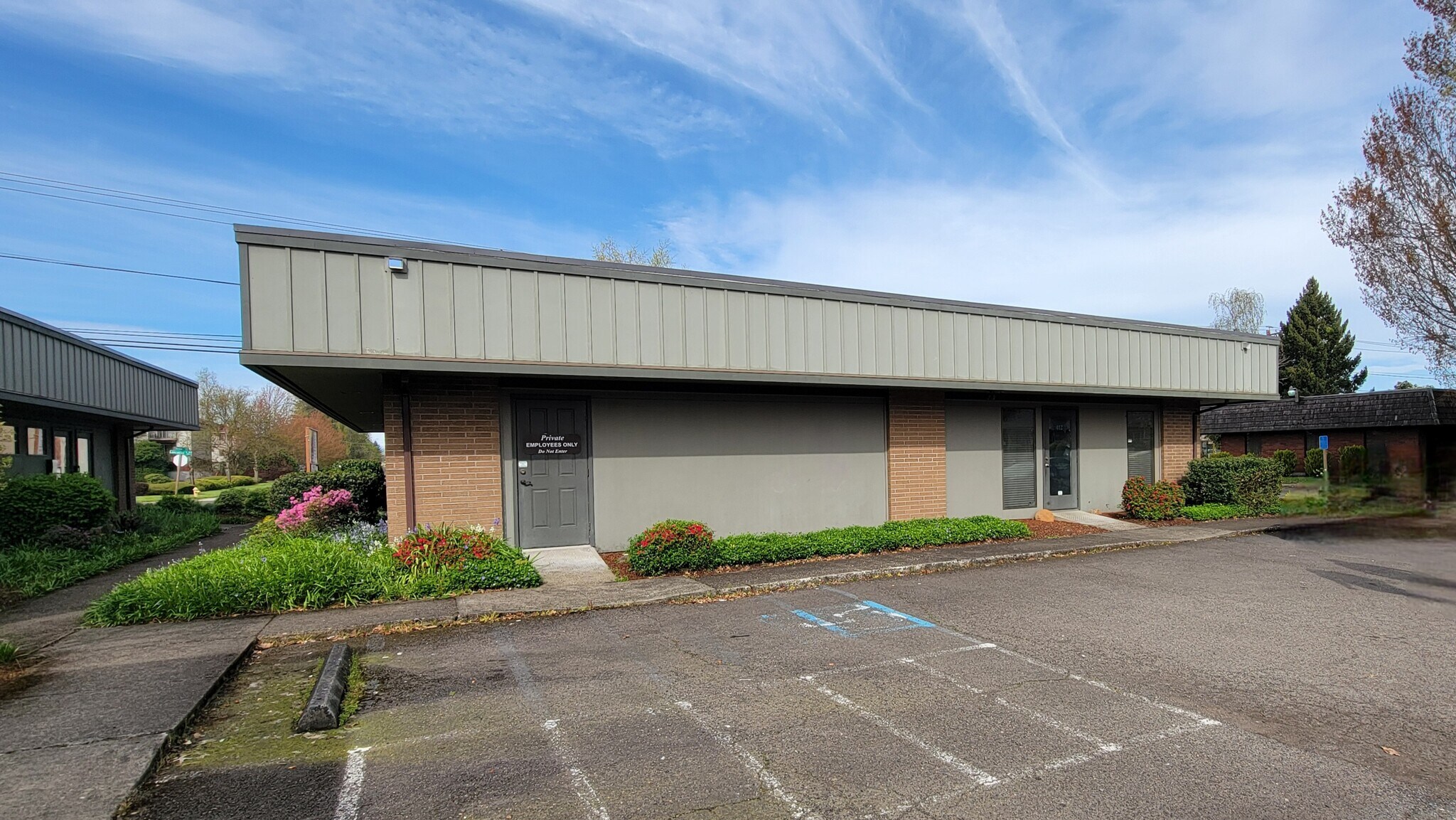412 Lancaster Dr NE, Salem, OR à louer Photo du bâtiment- Image 1 de 9