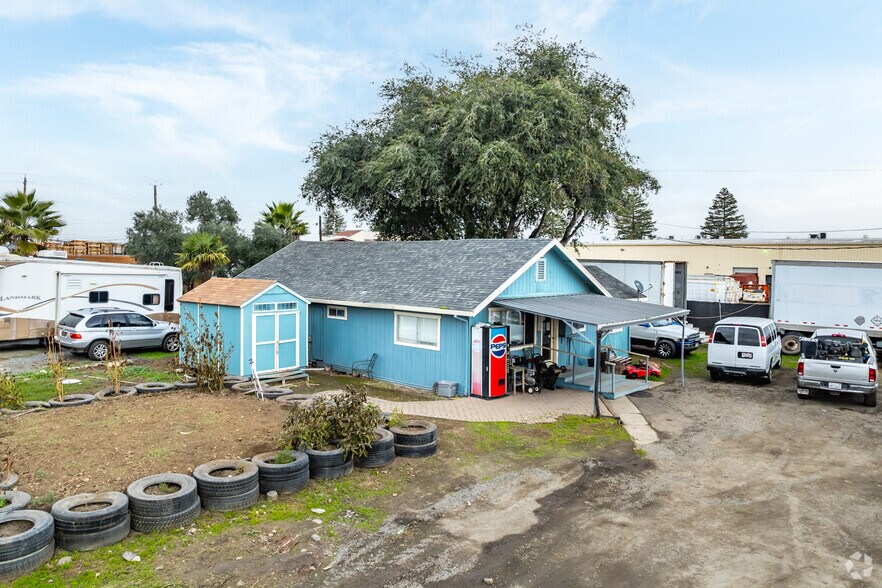 8850 Elder Creek Rd, Sacramento, CA à louer - Photo du bâtiment - Image 2 de 4