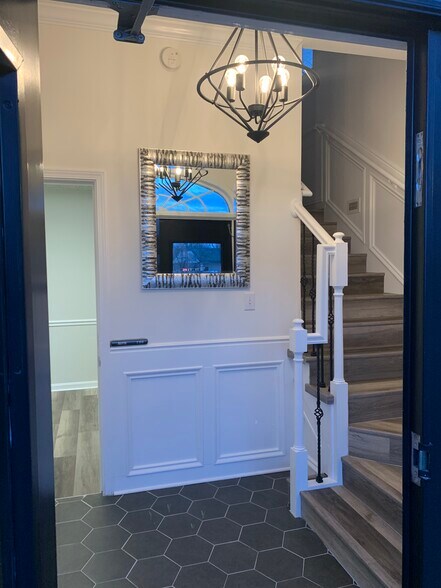 9304 New Lagrange Rd, Louisville, KY à louer - Photo du bâtiment - Image 3 de 8