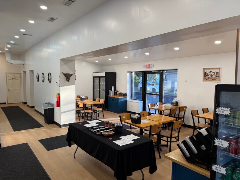 706 W Jefferson St, Kokomo, IN à vendre - Photo du bâtiment - Image 2 de 19