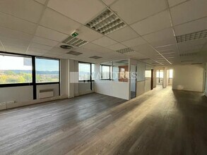 Route De La Seds, Vitrolles for lease Interior Photo- Image 2 of 8