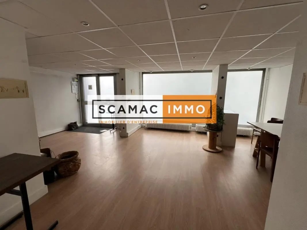 Flex in Montrouge for lease Building Photo- Image 1 of 13