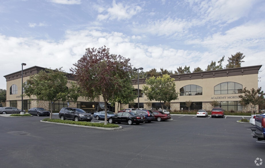 1215 W Center St, Manteca, CA for lease - Building Photo - Image 3 of 5