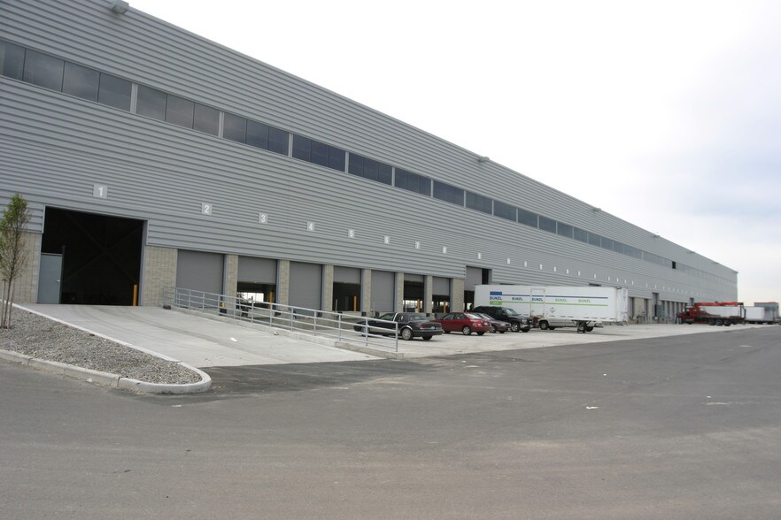 230-19 International Airport Ctr Blvd, Springfield Gardens, NY à louer - Photo du bâtiment - Image 2 de 5
