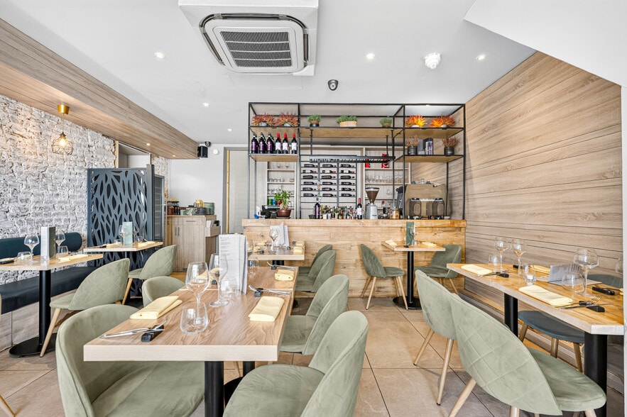 23 Trinity Rd, London for lease - Building Photo - Image 3 of 18