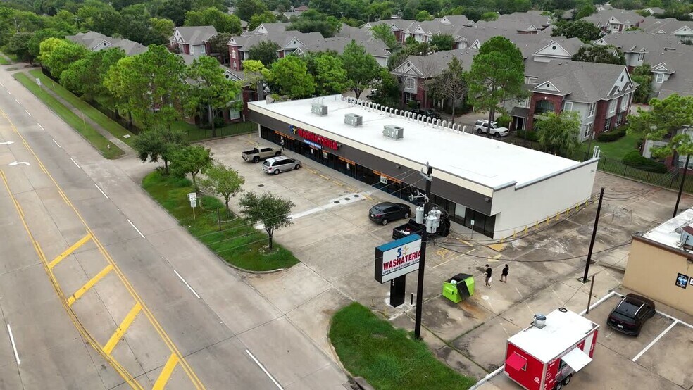 3985 Underwood Rd, La Porte, TX à louer - Vidéo sur l’inscription commerciale - Image 2 de 5